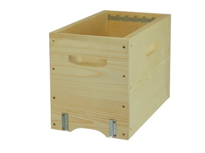 DADANT NUC BROOD WITH 25mm THICK SPRUCE SIDES FOR 6 FRAMES (1/1) FR MODEL DADANT NUC BROOD WITH 25mm THICK SPRUCE SIDES FOR 6 FRAMES (1/1) FR MODEL